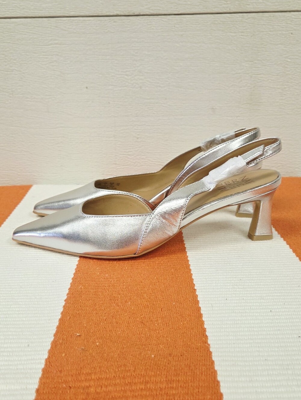 Naturalizer 7.5 Wide Silver Pointed Toe Slingback Heels - Women's - Picture 3 of 10